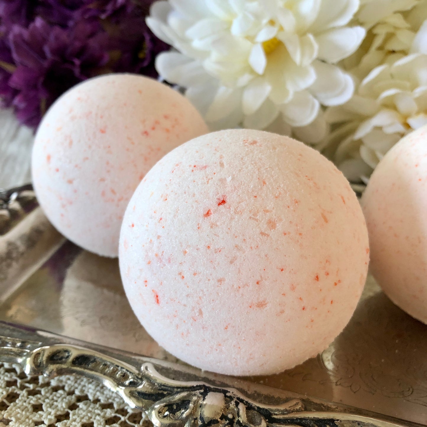 Peaches and Cream - Jumbo Bath Bomb